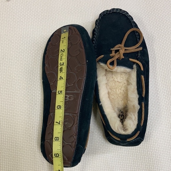 UGG Australia sheepskin black shoes . 6/7 ? - Picture 10 of 11